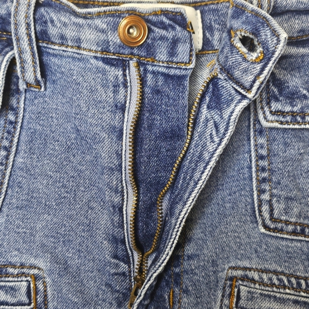 Fashion Nova Raw Frayed Hem Denim Shorts Size 13 Juniors High Rise Blue Pockets - Picture 4 of 7